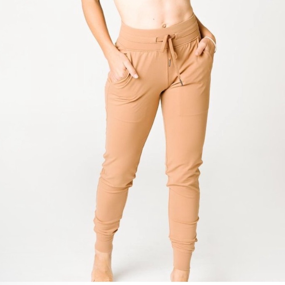 Zyia Camel Ascend Jogger Sweatpants. Size Small Tall.